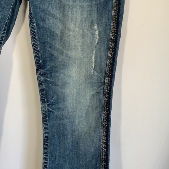 Miss Me Blue Lightly Distressed Boyfriend Capri Jeans - Picture 7 of 16